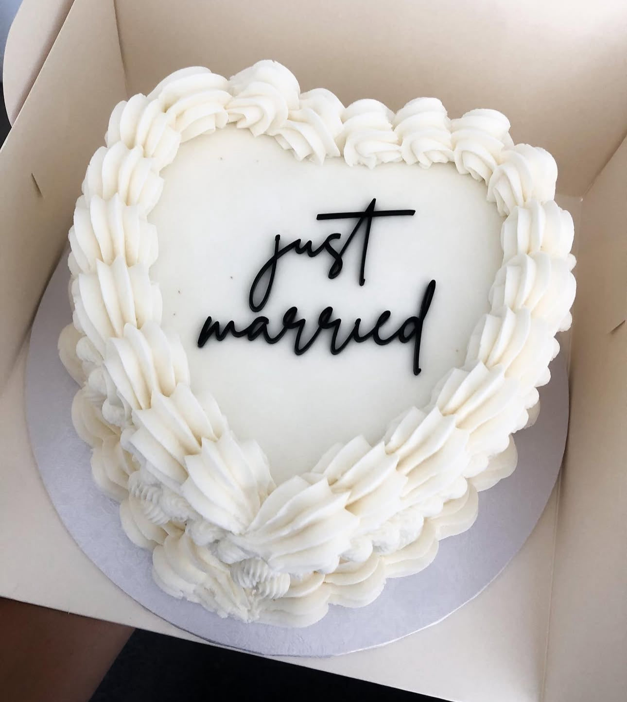 Script "Just Married" Cake topper