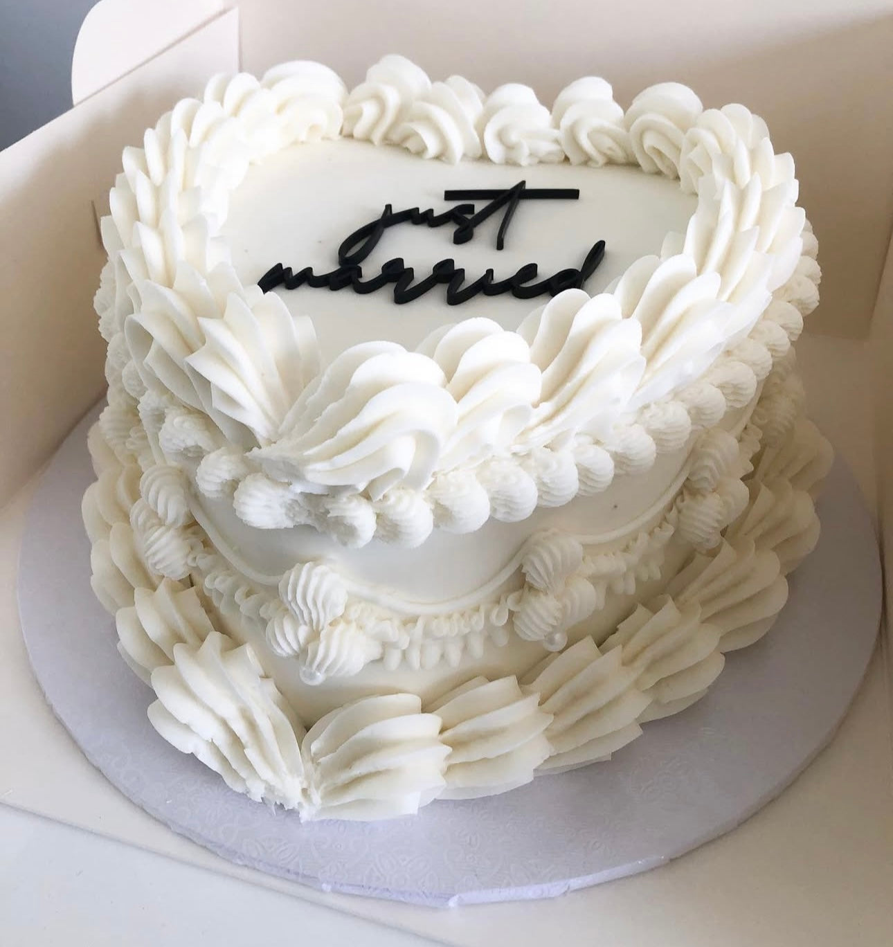 Script "Just Married" Cake topper